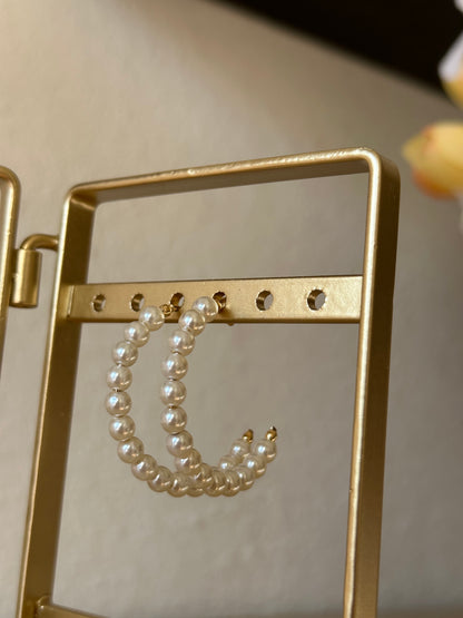 Aro en C con perlas de imitación y cuentas de 35 mm relleno de oro de 18 quilates
