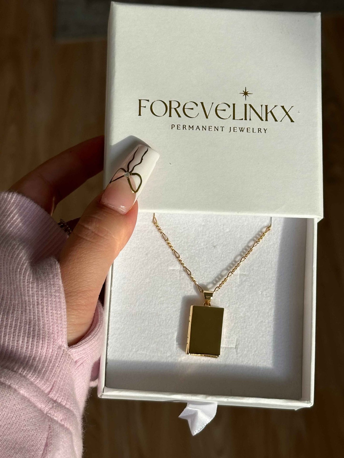 Classic Sleek Rectangle Locket necklace - FOREVERLINKX